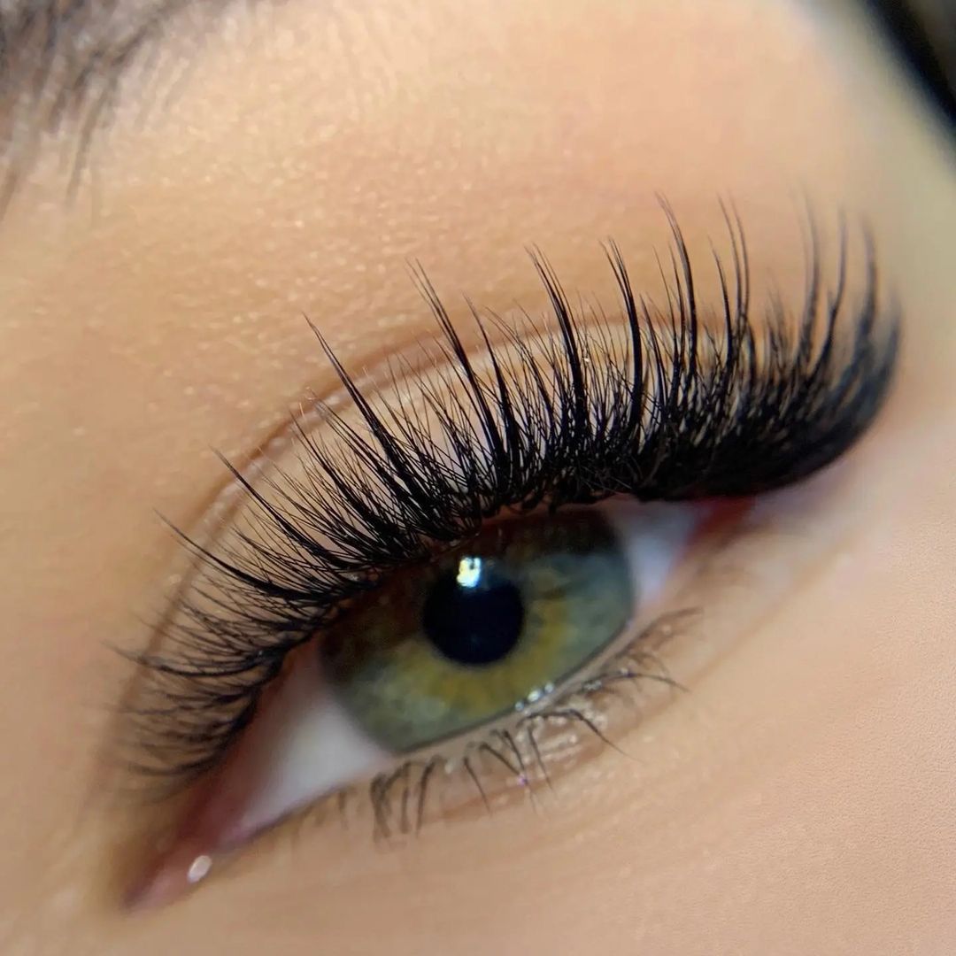 Eyelashes (one pair)