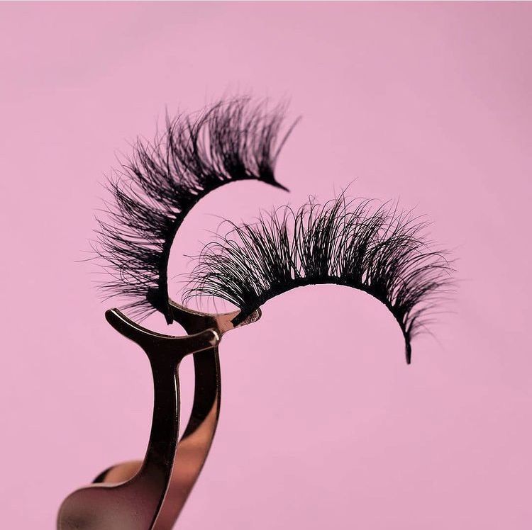 Eyelashes (one pair)